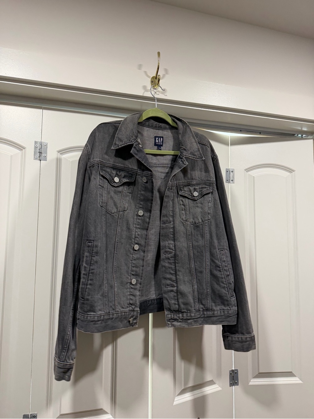 GAP Men’s Icon Denim Jacket — Grey Worn Black — SIZE LARGE
